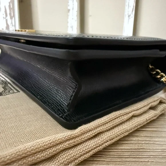 Chain Wallet with Gucci Script with dust cover and box. Like new! Current style! - Picture 4 of 10